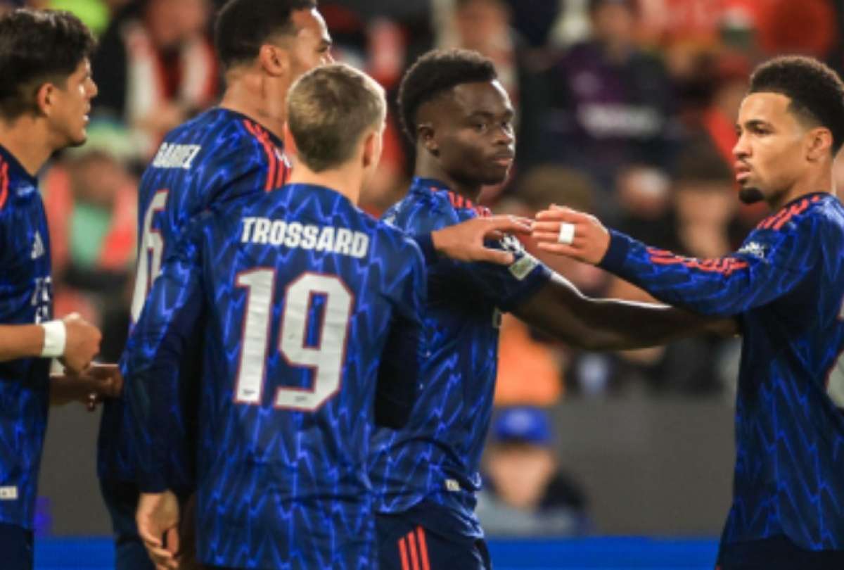 Los jugadores del Arsenal celebran un gol durante el partido de la fase de liga de la Champions League.