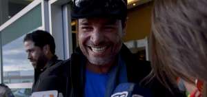 Chayanne lleg&oacute; al aeropuerto de Tababela de Quito este mi&eacute;rcoles 5 de junio.