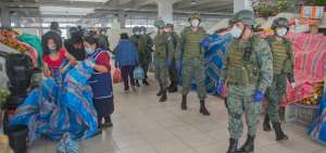 En el primer nivel del manual los militares no usan ning&uacute;n arma y se apela al di&aacute;logo.  