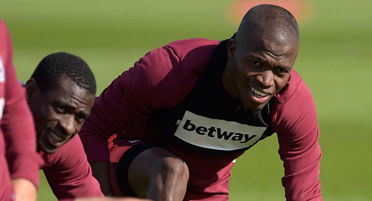 &Eacute;nner Valencia (d) Esta es su segunda temporada en el West Ham. En la anterior marc&oacute; 4 goles. Foto: AFP