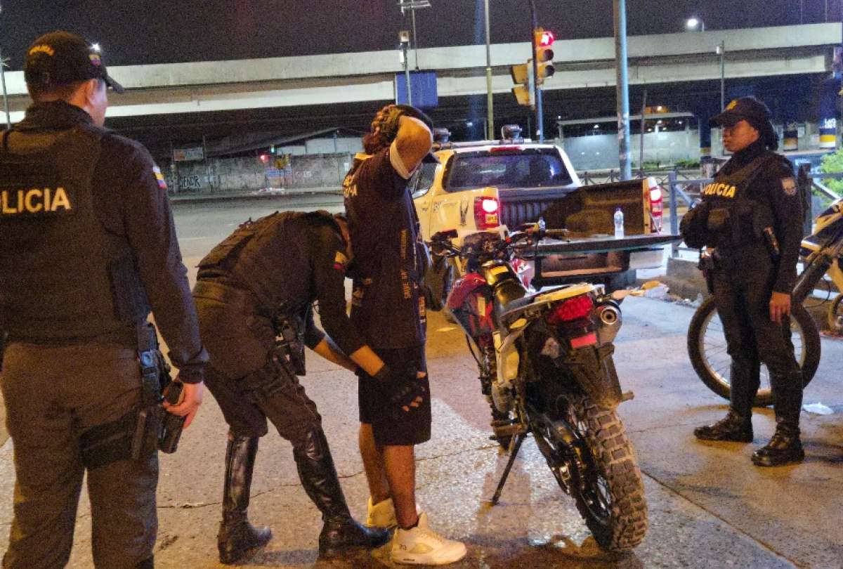 La Polic&iacute;a despleg&oacute; controles y convoyes operativos en las provincias donde rigi&oacute; el toque de queda.