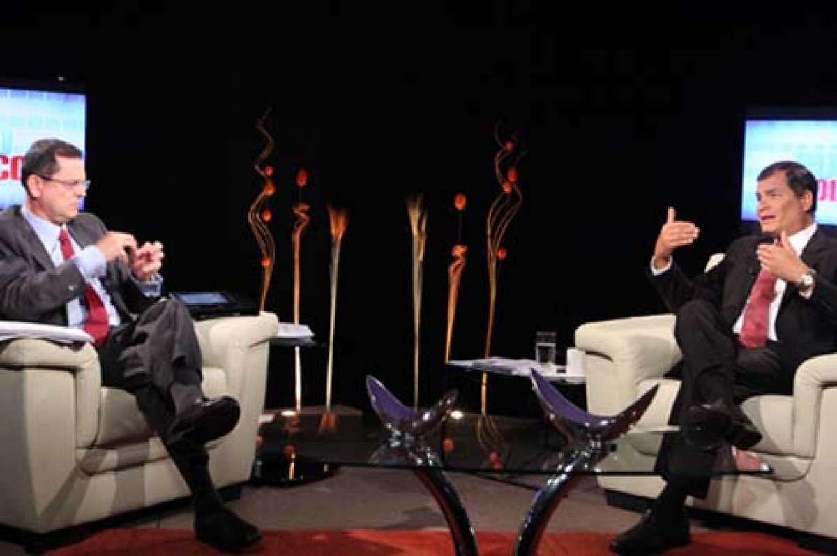 El presidente de la Rep&uacute;blica, Rafael Correa, durante una entrevista en el programa Pulso Pol&iacute;tico, transmitido ayer en TC Televisi&oacute;n. Foto: Cortes&iacute;a |  Presidencia de la Rep&uacute;blica
