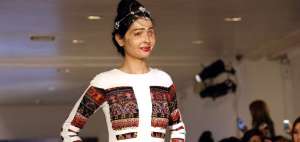 Modelo desfigurada por &aacute;cido abri&oacute; la Fashion Week de Nueva York