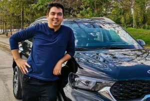 En Chile, un joven ofrecer servicio de taxi con karaoke.