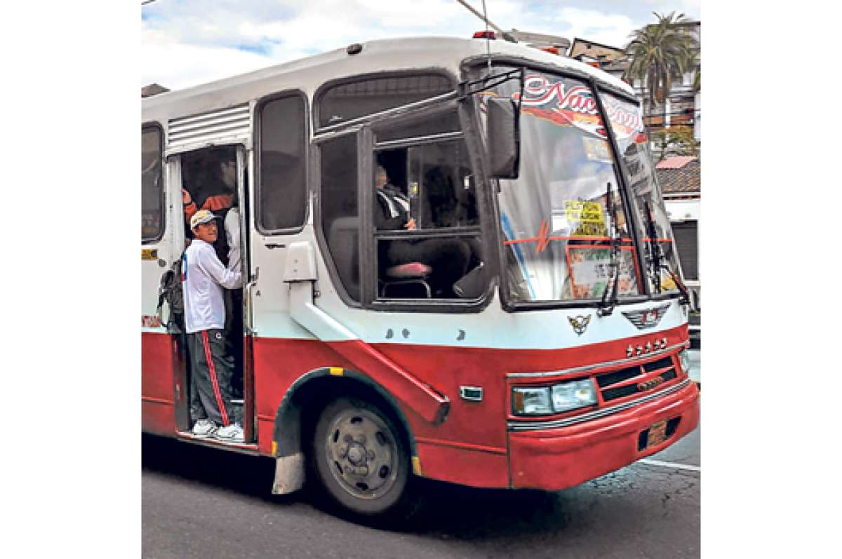 El servicio de transporte p&uacute;blico no mejora y causa malestar en la gente