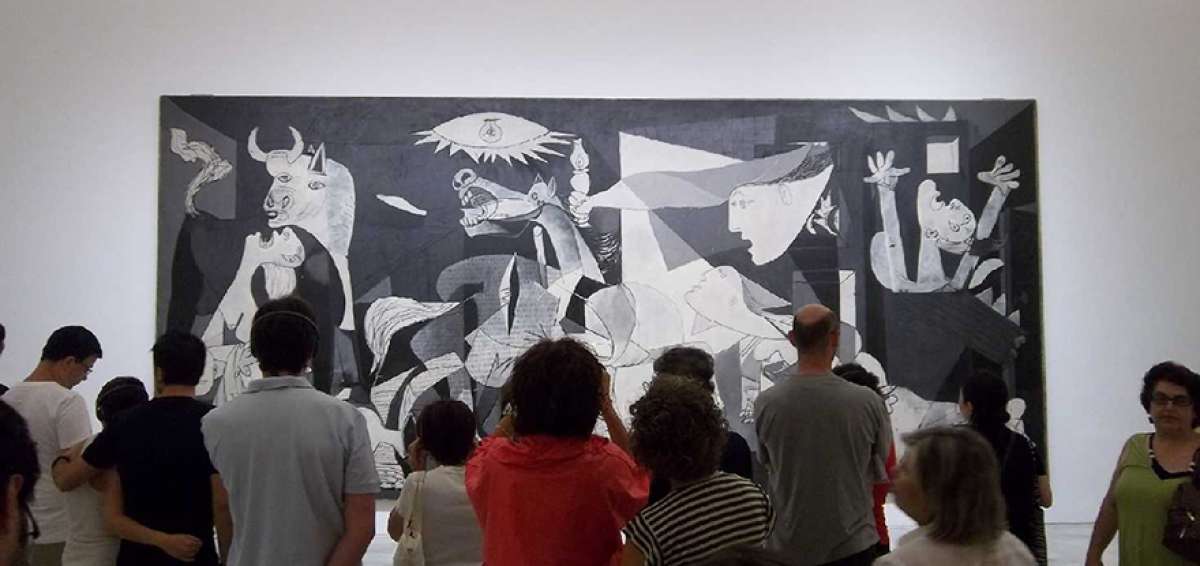 &rarr;El &lsquo;Guernica&rsquo;, concebido en plena y devastadora guerra civil espa&ntilde;ola (1936-39), est&aacute; inspirado en el bombardeo de esta ciudad vasca en 1937.