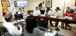 Correa: &iquest;En qu&eacute; lugar del mundo un Estado lleva a su prensa a visitar los servicios de inteligencia?