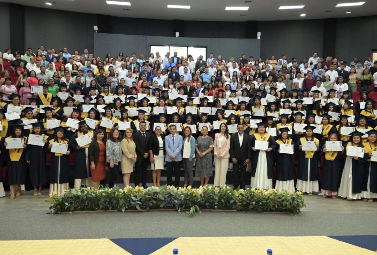 Unemi, durante una ceremonia de graduados el 10 de diciembre de 2025.