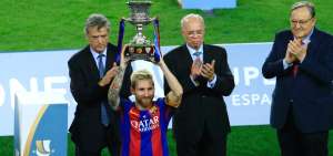Messi levant&oacute; su primer trofeo oficial como capit&aacute;n del conjunto 'cul&eacute;'.
