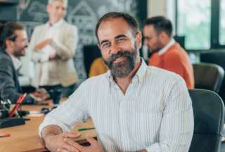 Reinventarse después de los 50: un reto y una oportunidad en el mercado laboral ecuatoriano