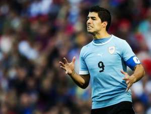 Luis Su&aacute;rez espera que se le rebaje la sanci&oacute;n para ya poder entrenar con su nuevo equipo, el FC Barcelona. Foto: AFP