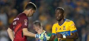 &rarr;&Eacute;nner Valencia (d) suma 11 goles en el torneo local, 9 de ellos los marc&oacute; en la fase regular del torneo mexicano.