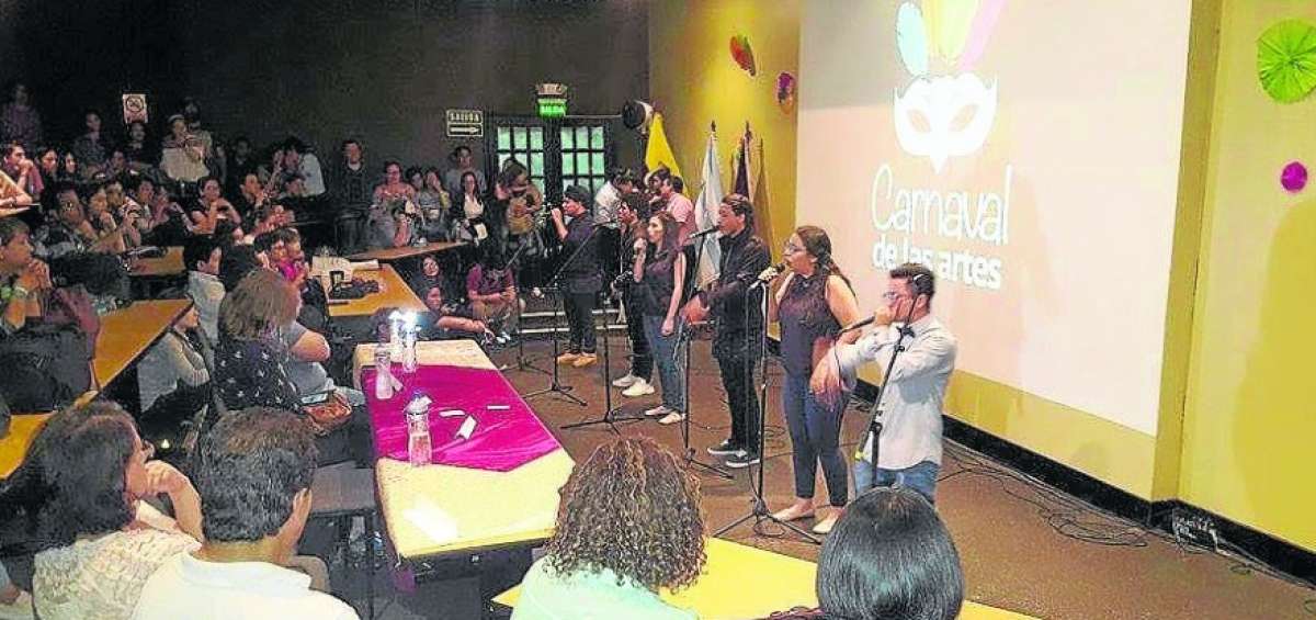 Diversas manifestaciones art&iacute;sticas fueron parte de esta actividad que congreg&oacute; a m&aacute;s de 100 personas. La organizaci&oacute;n estuvo a cargo de los estudiantes.