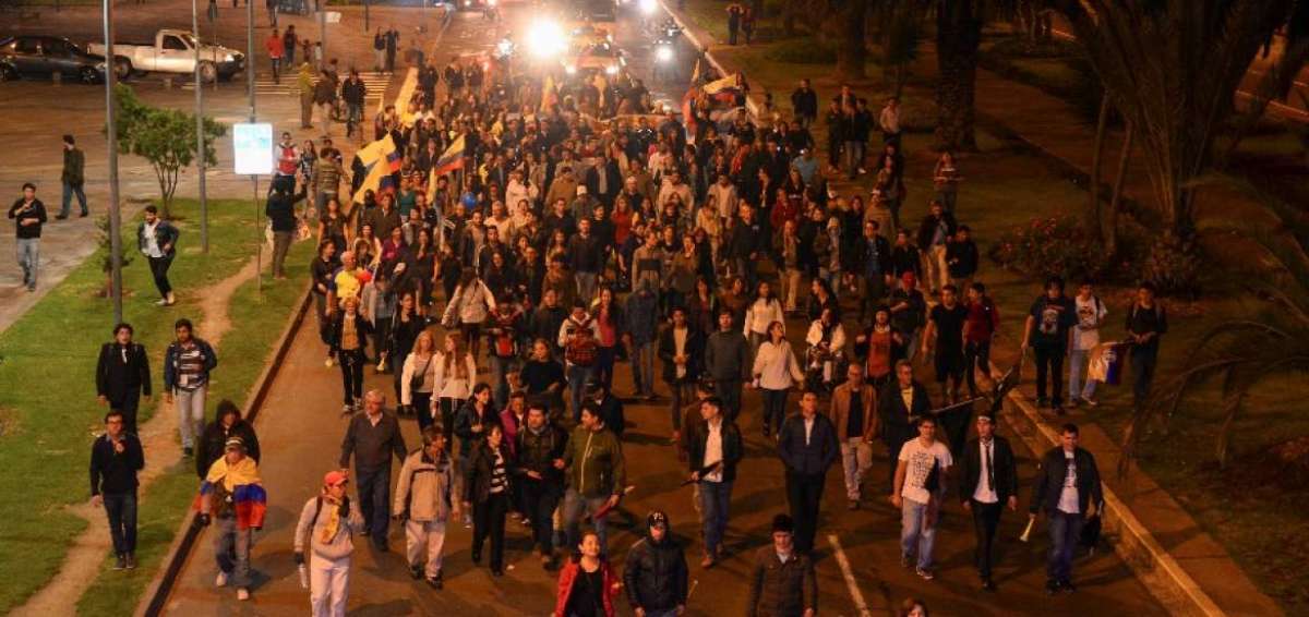 Solo un grupo de manifestantes decidi&oacute; marchar por las Naciones Unidas. 
