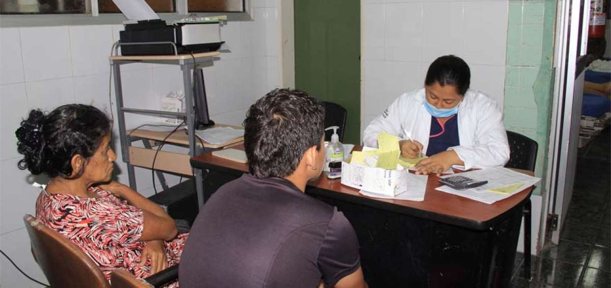 Antes de recetar se conversa con el paciente y se le explica el beneficio del medicamento, entonces el paciente siente m&aacute;s confianza.  