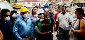 Comerciantes montan quioscos cerca de zona cero