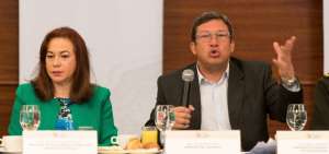 El ministro del Interior, C&eacute;sar Navas, durante su intervenci&oacute;n en el conversatorio. 