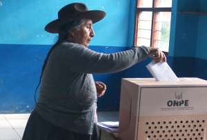 Per&uacute; prolonga las elecciones generales por demoras en la instalaci&oacute;n de mesas