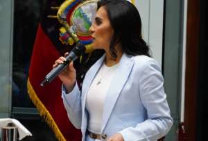 Daniel Len&iacute;n R. se habr&iacute;a desempe&ntilde;ado como asesor de Ver&oacute;nica Abad.