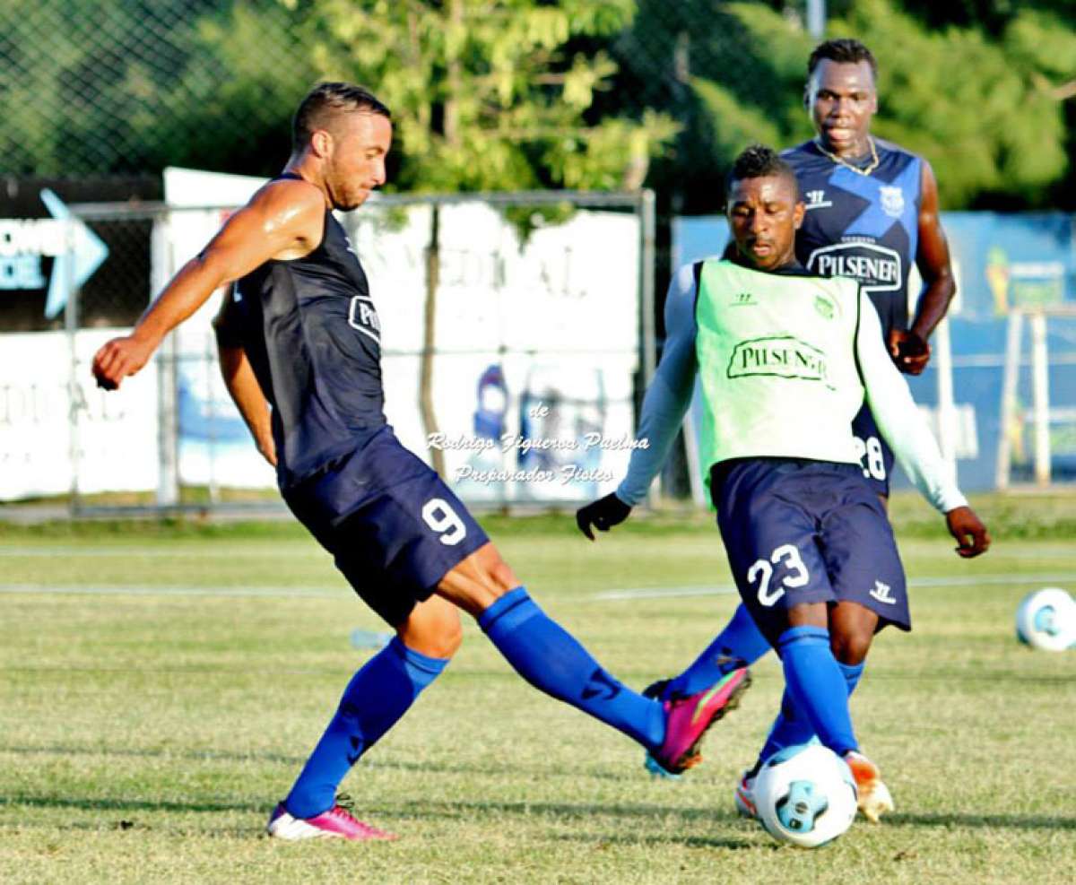 El jugador argentino deber&aacute; parar sus entrenamientos al menos dos semanas. Foto: Rodrigo Figueroa PF de Emelec