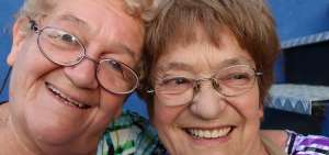 Orma Castillo y Ramona &lsquo;Cachita&rsquo; Ar&eacute;valo fueron la primera pareja de lesbianas adultas mayores en casarse en 2010 en Argentina. Ahora lideran el primer centro de jubilados LGBT en Buenos Aires.
