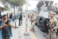 El estado de emergencia en tres distritos de Lima permitió que los militares salgan a las calles.