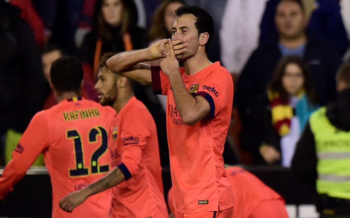 El gol del espa&ntilde;ol Sergio Busquets le sirve al Bar&ccedil;a para mantenerse a 2 puntos del Real Madrid. Foto: Agencia AFP