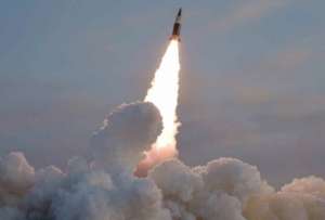 Corea del Norte lanzó un misil balístico al mar de Japón