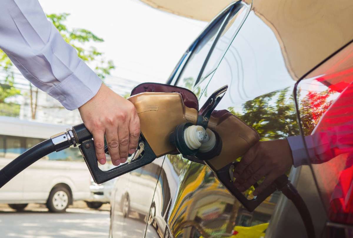 Gobierno suspende el incremento mensual del valor del combustible