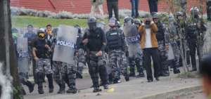 El 30 de septiembre de 2010 hubo una sublevaci&oacute;n policial que dej&oacute; varios fallecidos. Adem&aacute;s, el presidente Rafael Corea denunci&oacute; que fue secuestrado en el Hospital de la Polic&iacute;a en Quito. 