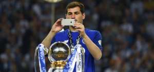 Casillas quiere "seguir jugando" y abre la puerta a continuar en el Oporto