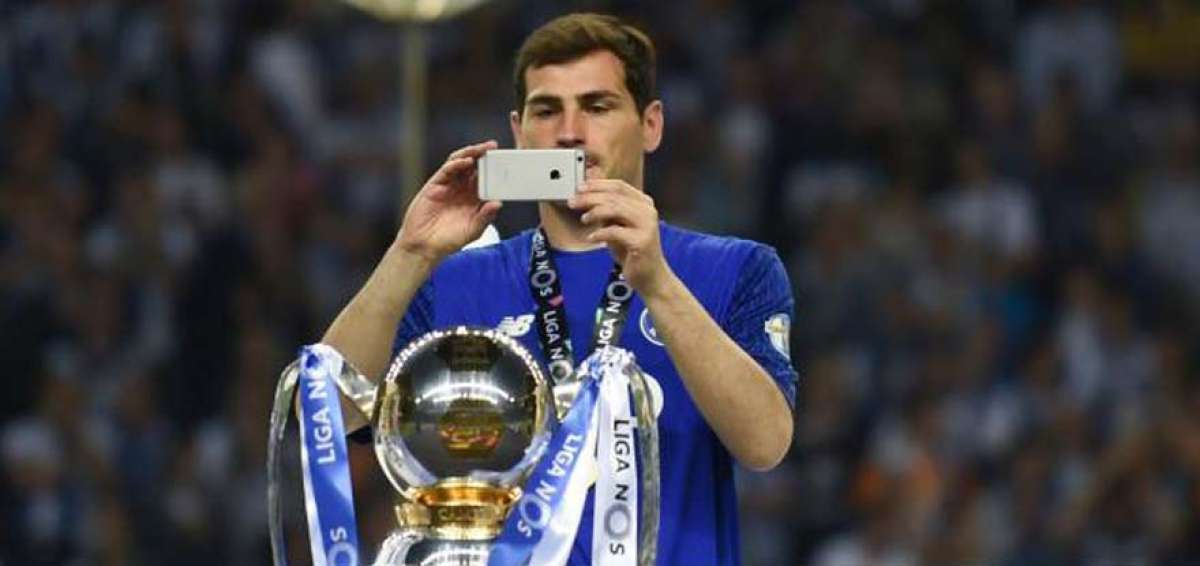 Casillas quiere "seguir jugando" y abre la puerta a continuar en el Oporto