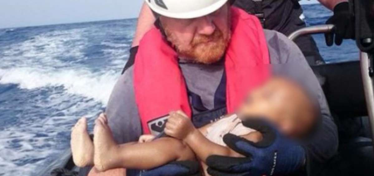 Una ONG alemana difunde la foto de un beb&eacute; migrante ahogado para alertar a la UE