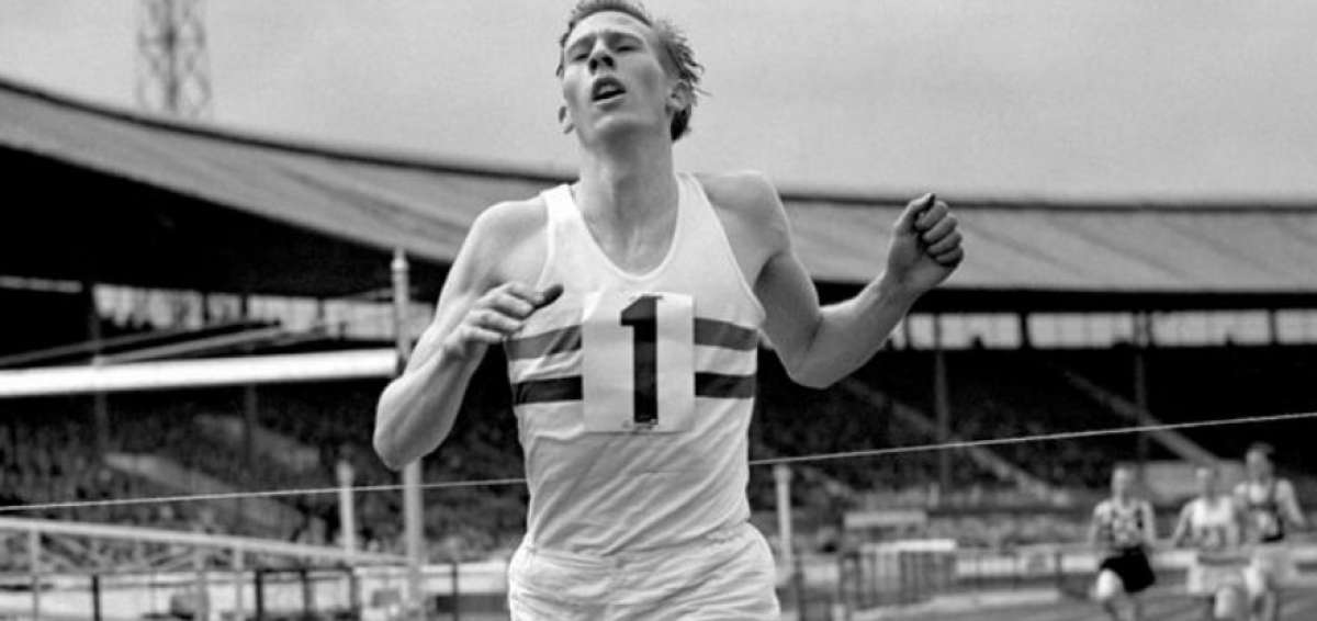 Muri&oacute; Roger Bannister, primer atleta que hizo la milla en menos de 4 minutos