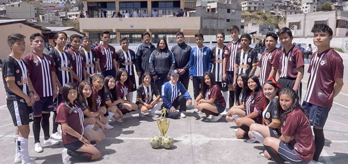 A la mayor&iacute;a de los alumnos, de todos los niveles, les llama la atenci&oacute;n el balompi&eacute; y por eso se piensa retomar la selecci&oacute;n de este deporte.