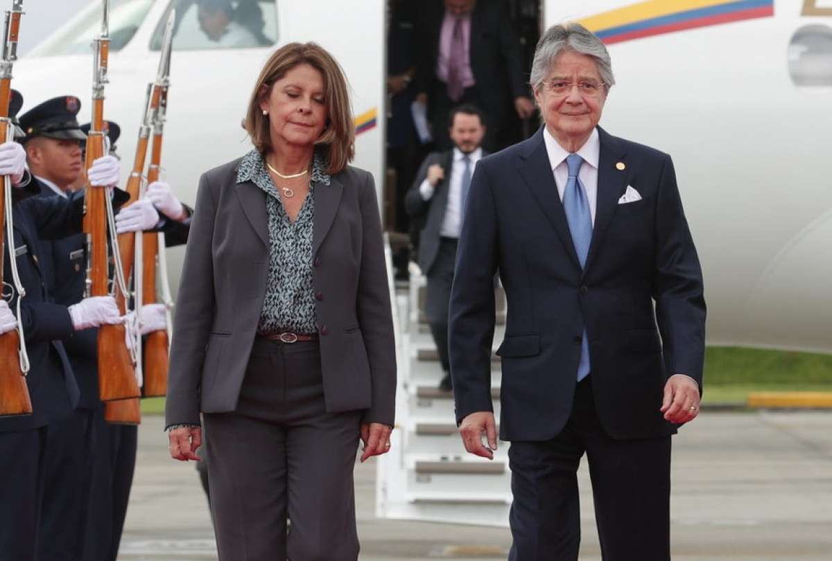 Guillermo Lasso y Gustavo Petro mantienen su primera reunión