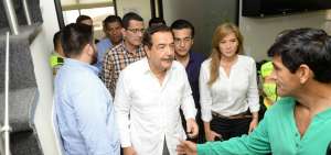 El alcalde Jaime Nebot a su arribo a la oficina de la fiscal provincial del Guayas. 