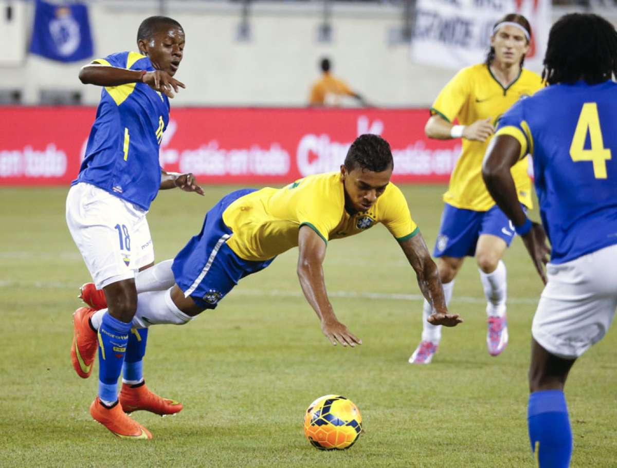 Juan Cazares (18) ha sido uno de los jugadores en los cuales Vizuete ha confiado en los dos amistosos de Ecuador. Foto: AFP