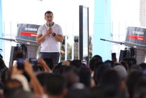 El presidente Daniel Noboa entregó motores fuera de borda