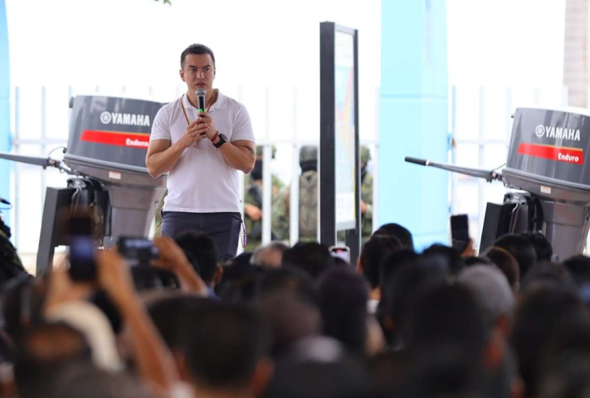 El presidente Daniel Noboa entregó motores fuera de borda