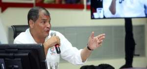 En un conversatorio, el presidente Correa critic&oacute; la actuaci&oacute;n del gobernador de Pastaza.