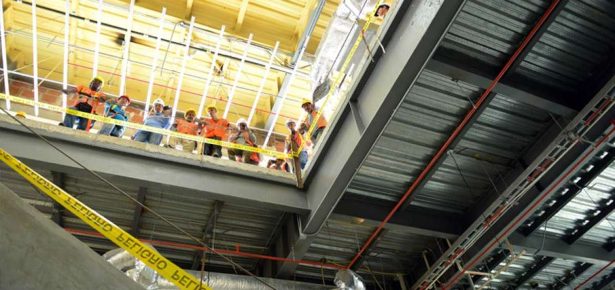 El hospital cuenta con 4 niveles -incluyendo la terraza- y se construye en un &aacute;rea de 48.000 metros cuadrados.