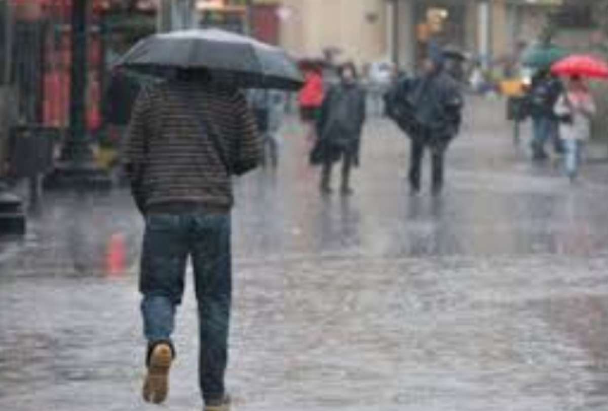 El exceso de agua podría generar crecidas de ríos y deslizamientos de tierra.