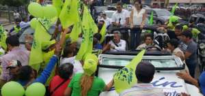 El exvicepresidente hizo un recorrido desde el aeropuerto de Guayaquil hasta Dur&aacute;n. 