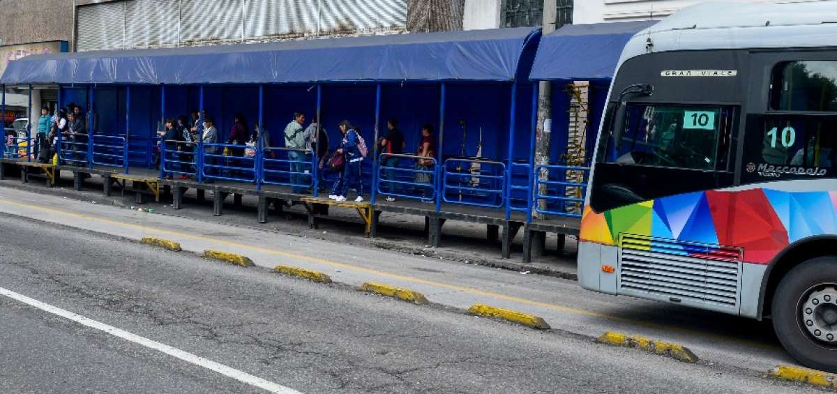 Los usuarios se quejan por la incomodidad que genera el uso de paradas provisionales.