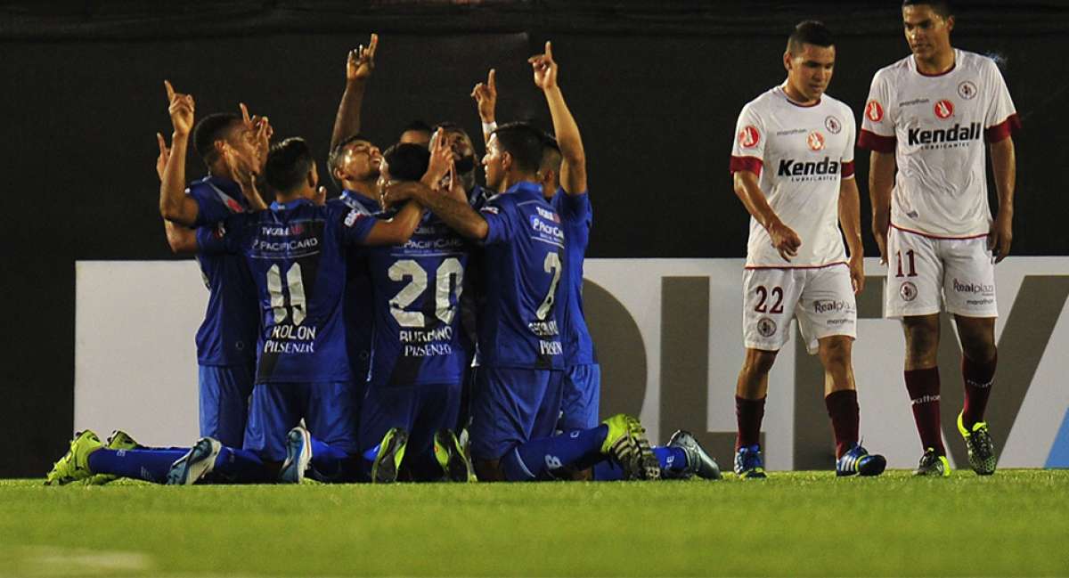 Emelec fue contundente y Liga de Quito sigue puliendo su juego