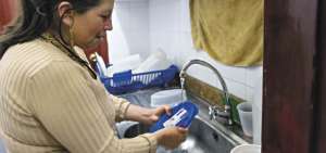 Las trabajadoras del hogar, frente a la crisis sanitaria, optaron por acoger la modalidad puertas adentro, para no perder sus ingresos.