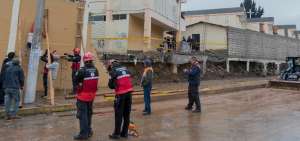 Personal de emergencia realiz&oacute; controles de seguridad, afuera del plantel.