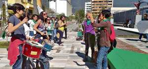 Grupos de mujeres protestaron en las afueras del legislativo nacional. Est&aacute;n a favor de que se permita el aborto en casos de violaci&oacute;n e incesto