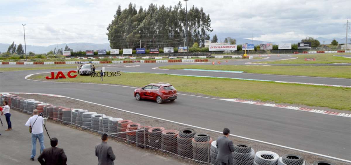 El modelo SUV JAC S3 tiene una transmisi&oacute;n manual 4x2 con un motor 1.6 VVT con 118Hp&rsquo;s a gasolina.